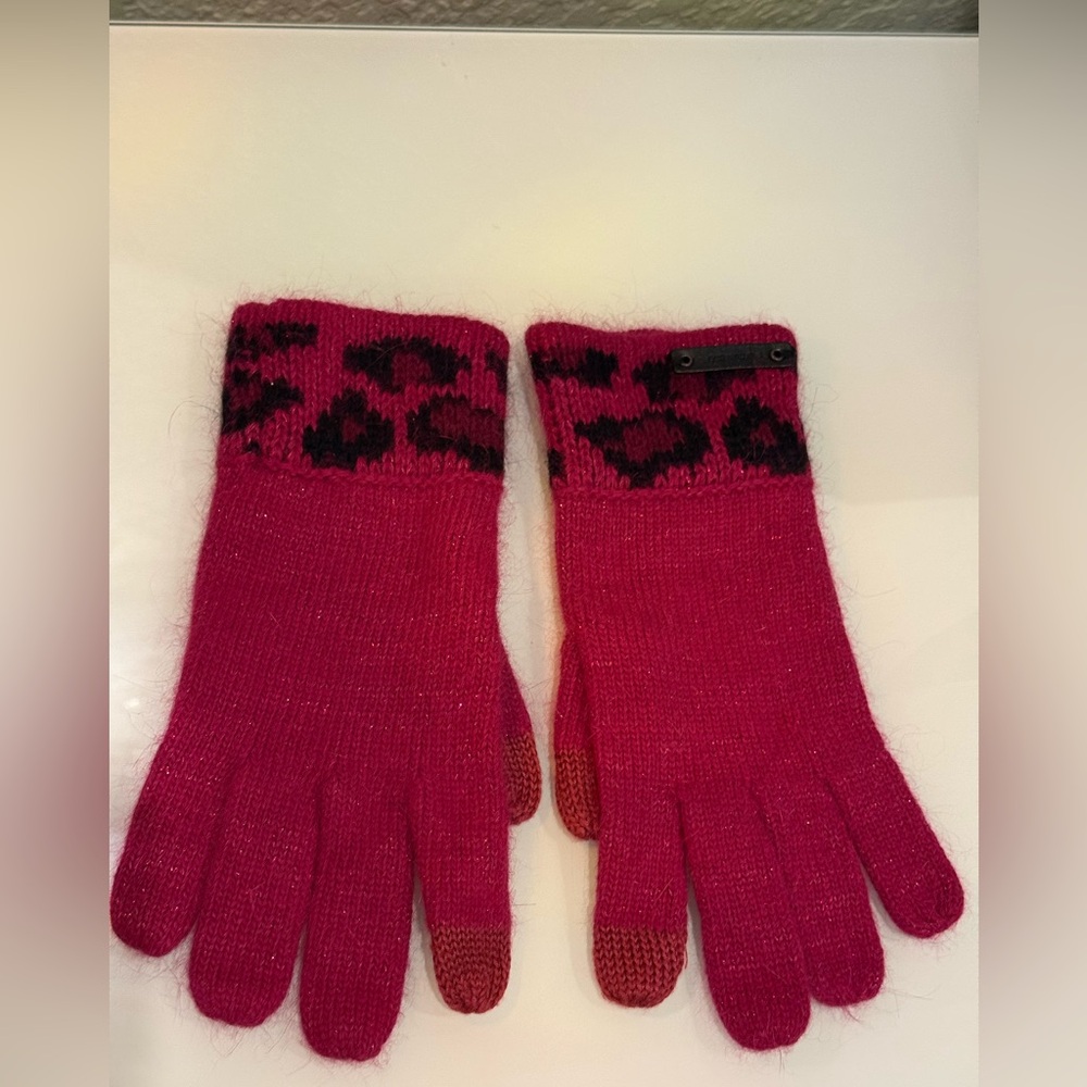 GLOVES
Coach Size: OS - Picture 2 of 6
